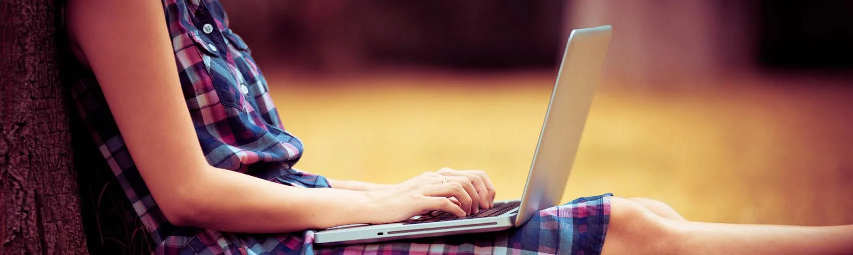 meisje met een laptop