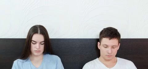 foto van een stel in bed